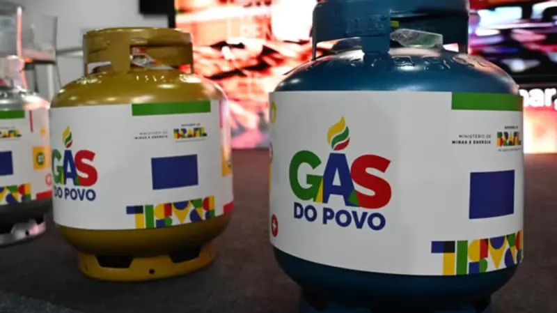 1 de 4 É #FAKE que Bolsa Família e Vale Gás foram bloqueados
