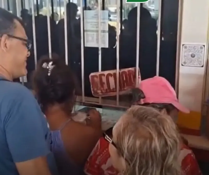 Guichê fechado em porto de Barcarena, no Pará, no dia da votação (25).