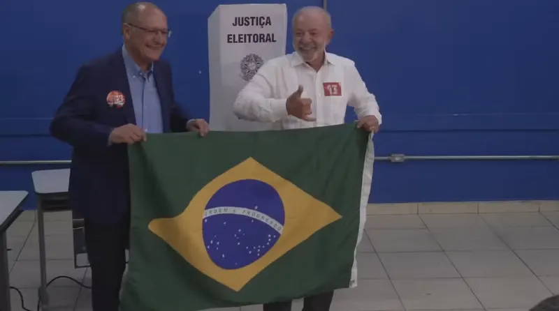 Lula e Alckmin antes da votação — Foto: Reprodução/TV Globo