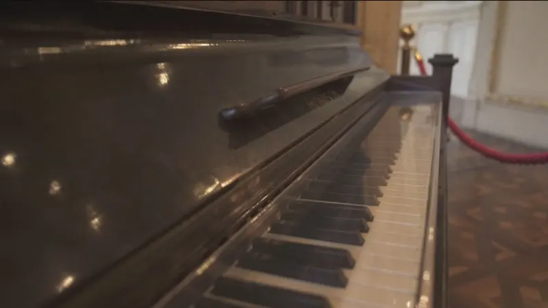 Funcionários do Theatro Municipal contam que já ouviram piano tocar sozinho